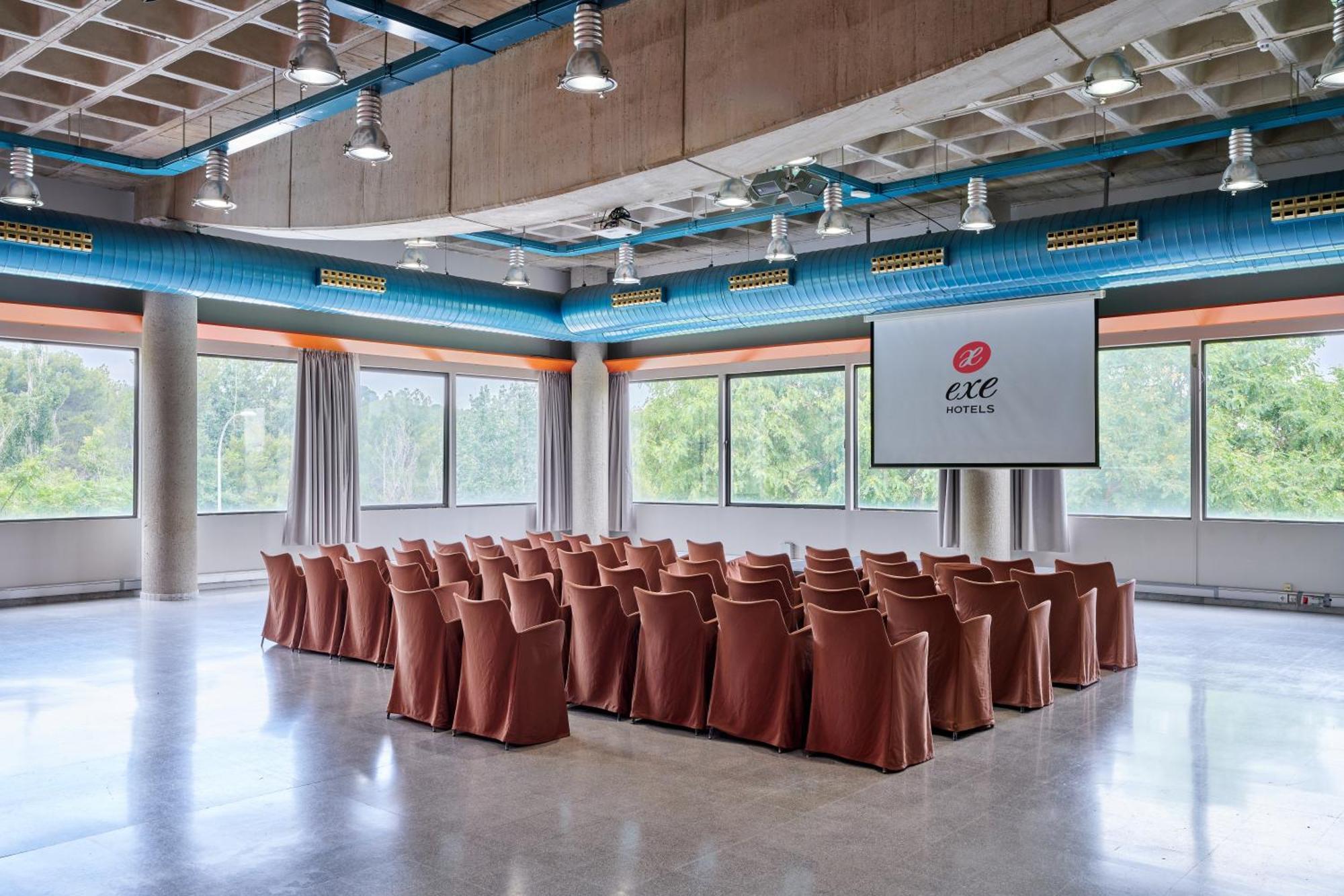 Отель Exe Campus Серданьола-дель-Вальес Экстерьер фото