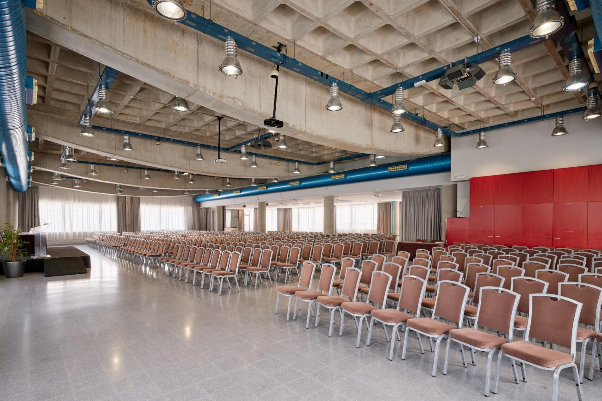 Отель Exe Campus Серданьола-дель-Вальес Экстерьер фото