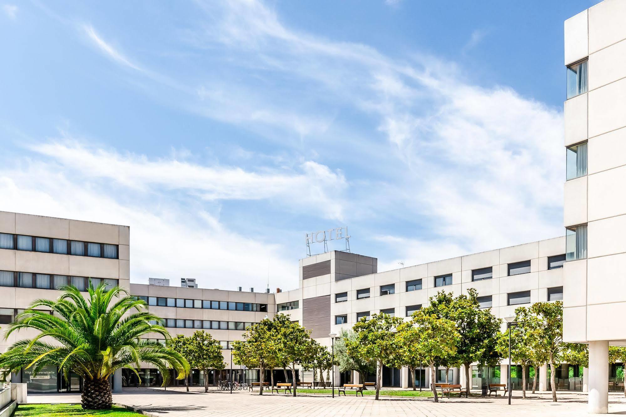 Отель Exe Campus Серданьола-дель-Вальес Экстерьер фото